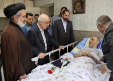 بازدید دانشگاهیان امیرکبیر از مرکز توانبخشی جانبازان شهید بهشتی در هفته دفاع مقدس